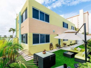 Отель Hollywood Beachfront House  Голливуд